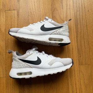 Nike Air Max Tavas Shoes Black & White Women’s Size 7.5 Sneakers Sporty